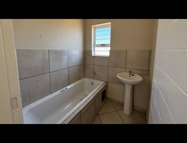 3 BEDROOM HOUSE FOR SALE IN OLIEVENHOUTBOSCH